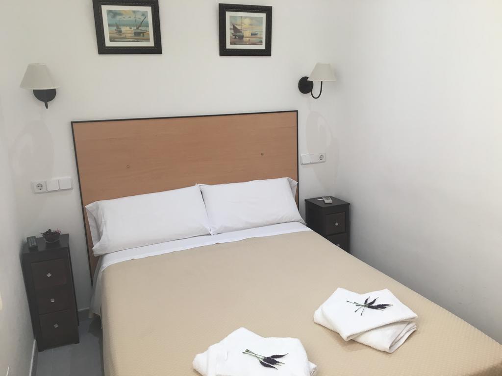 Hostal R. Lido Madrid Dış mekan fotoğraf