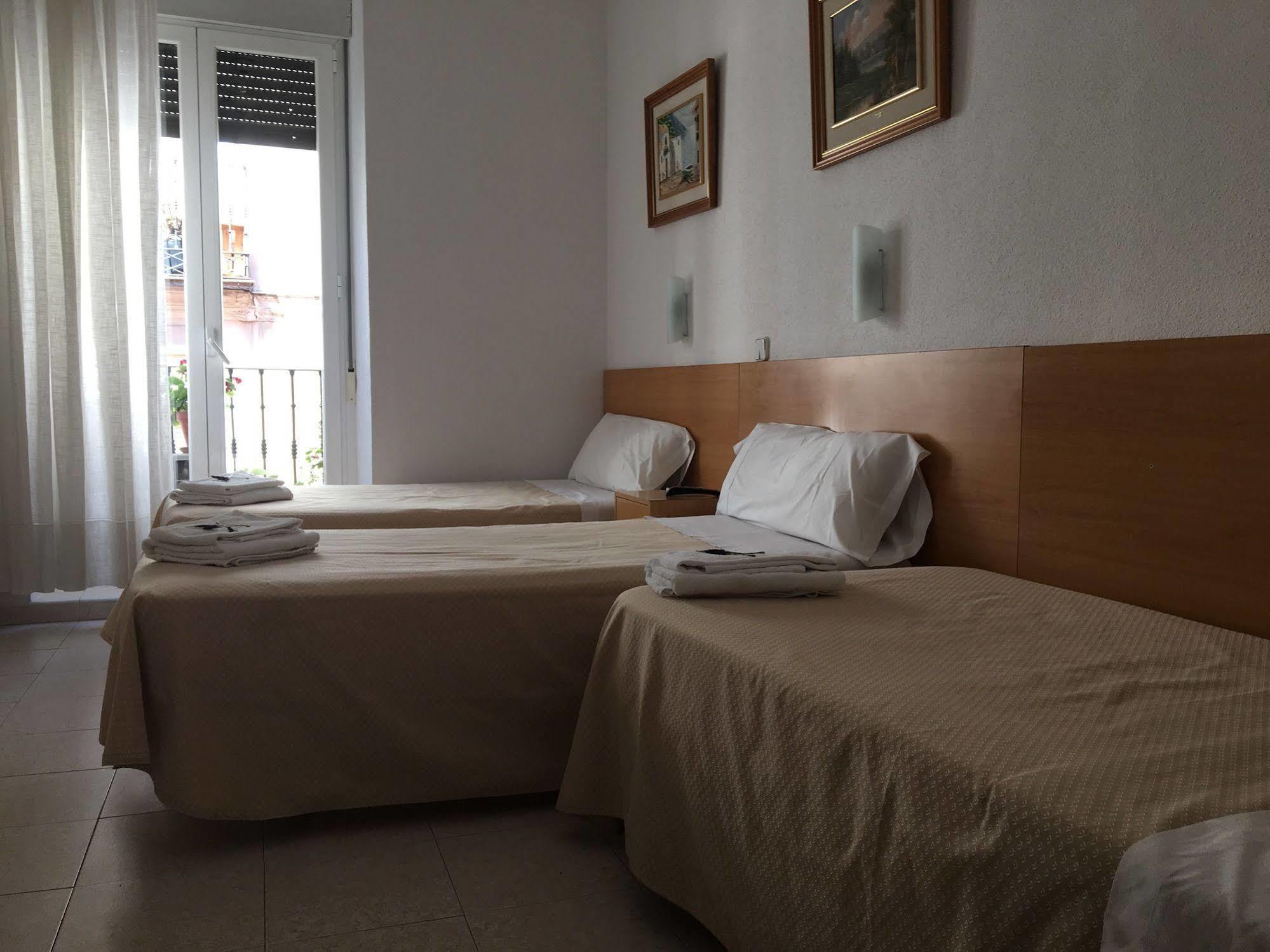 Hostal R. Lido Madrid Dış mekan fotoğraf