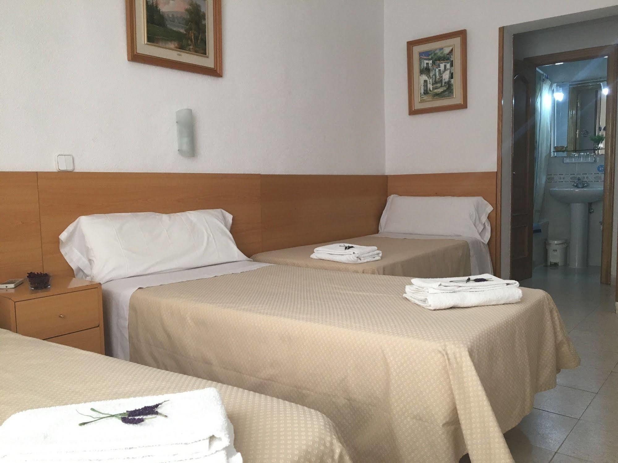 Hostal R. Lido Madrid Dış mekan fotoğraf