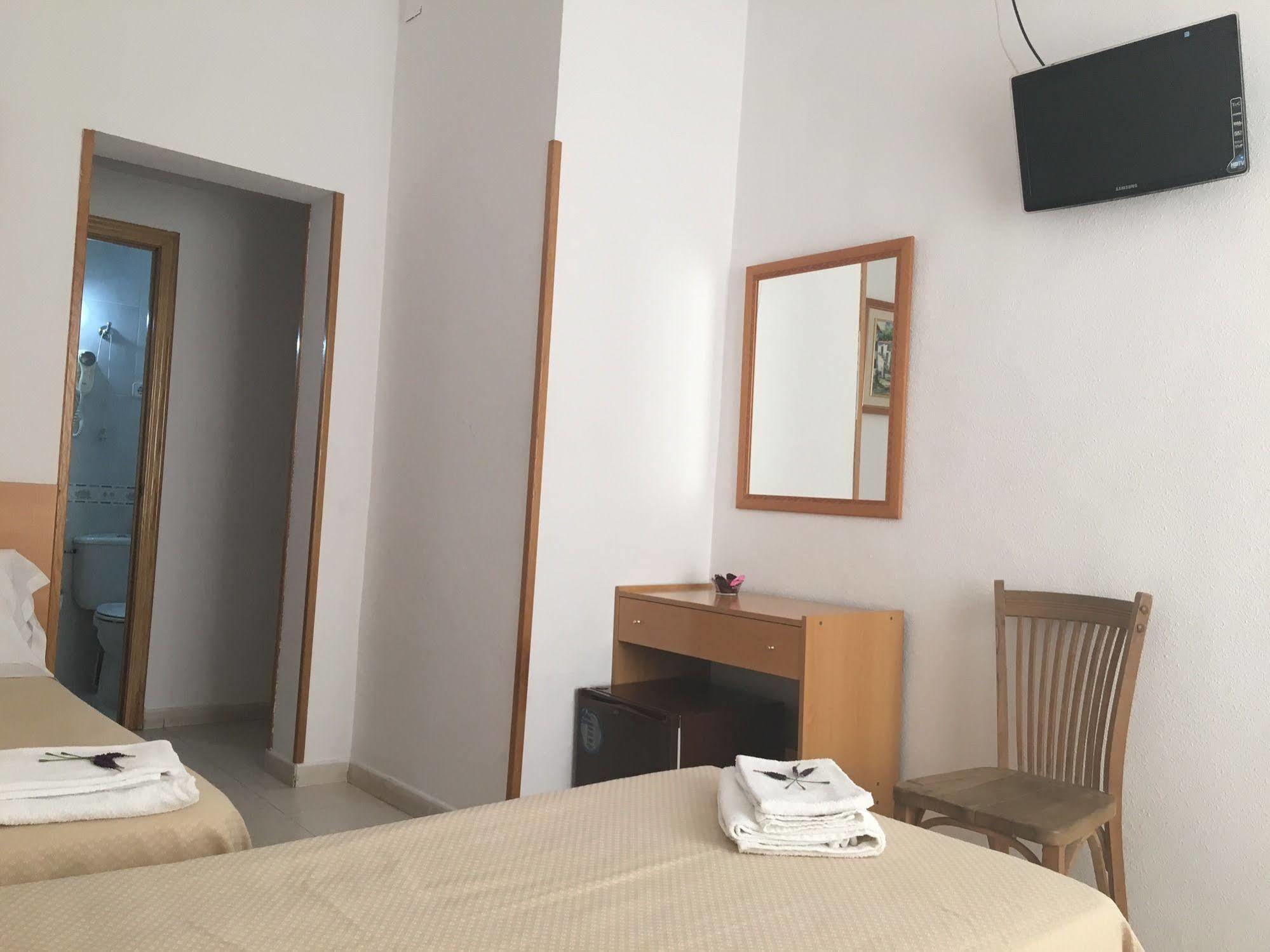 Hostal R. Lido Madrid Dış mekan fotoğraf