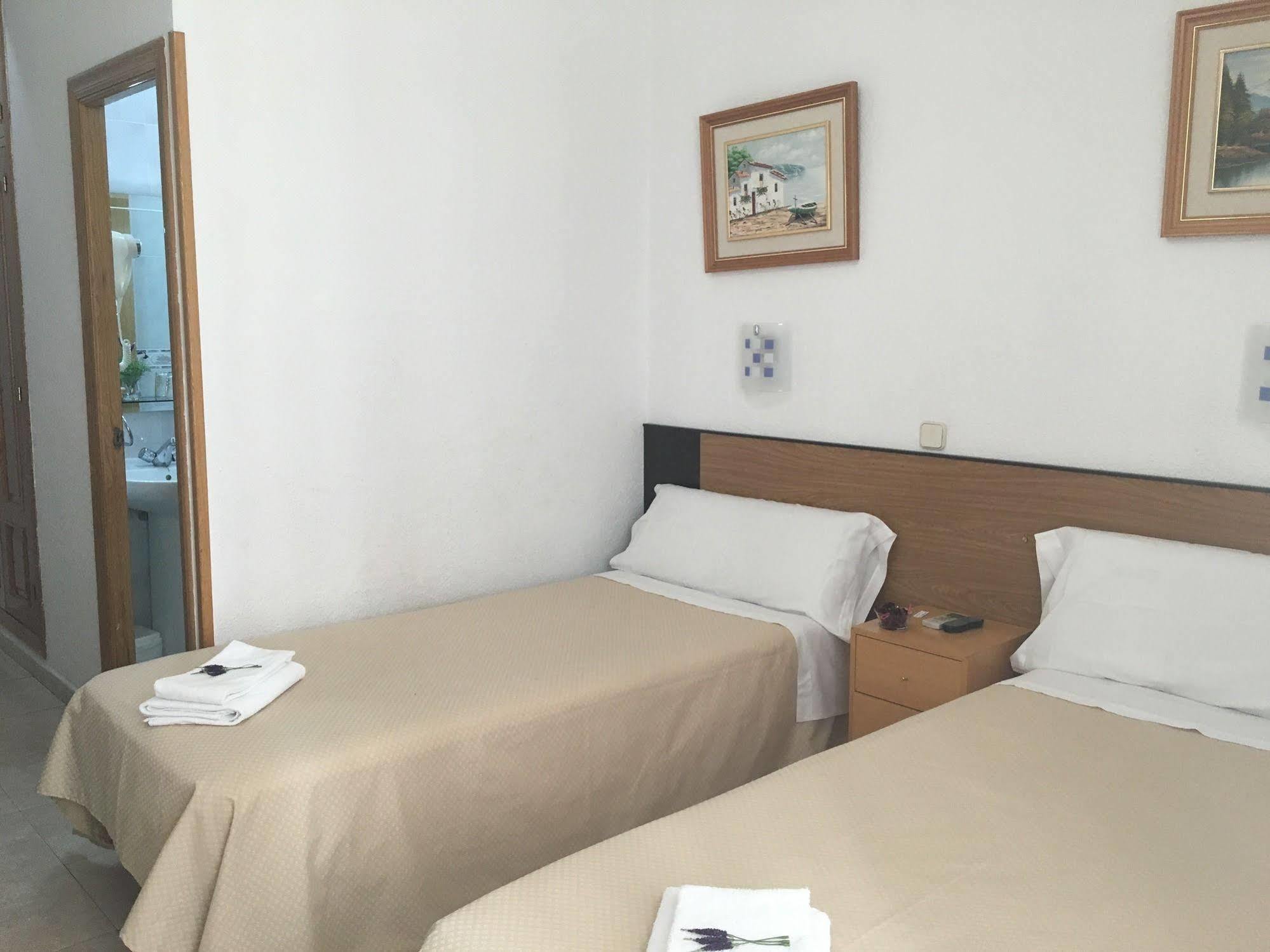 Hostal R. Lido Madrid Dış mekan fotoğraf