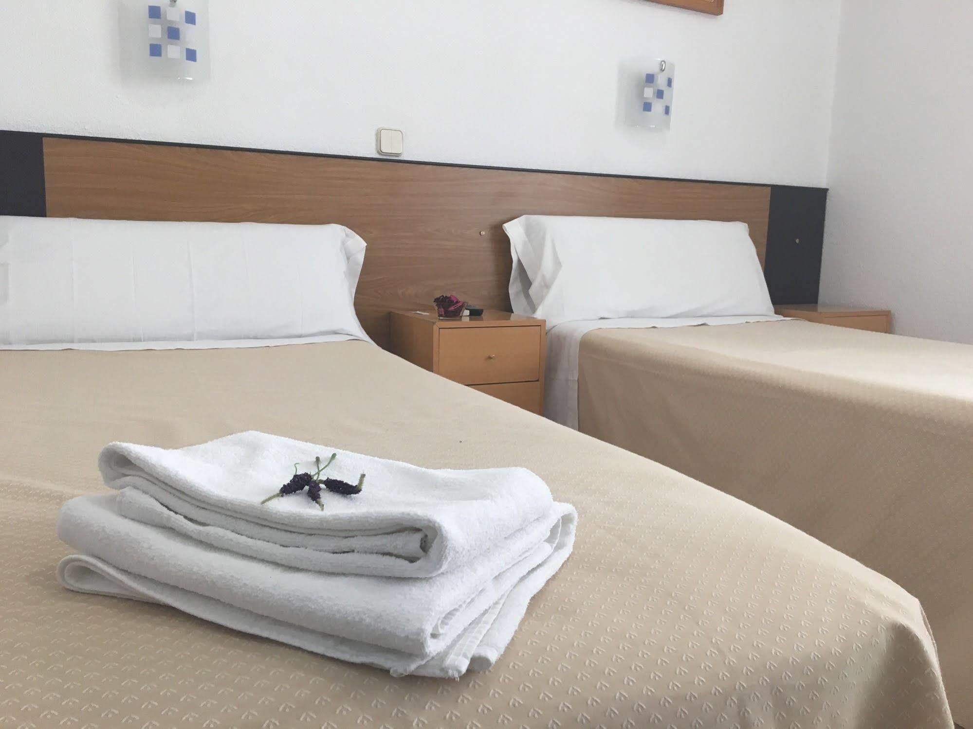 Hostal R. Lido Madrid Dış mekan fotoğraf