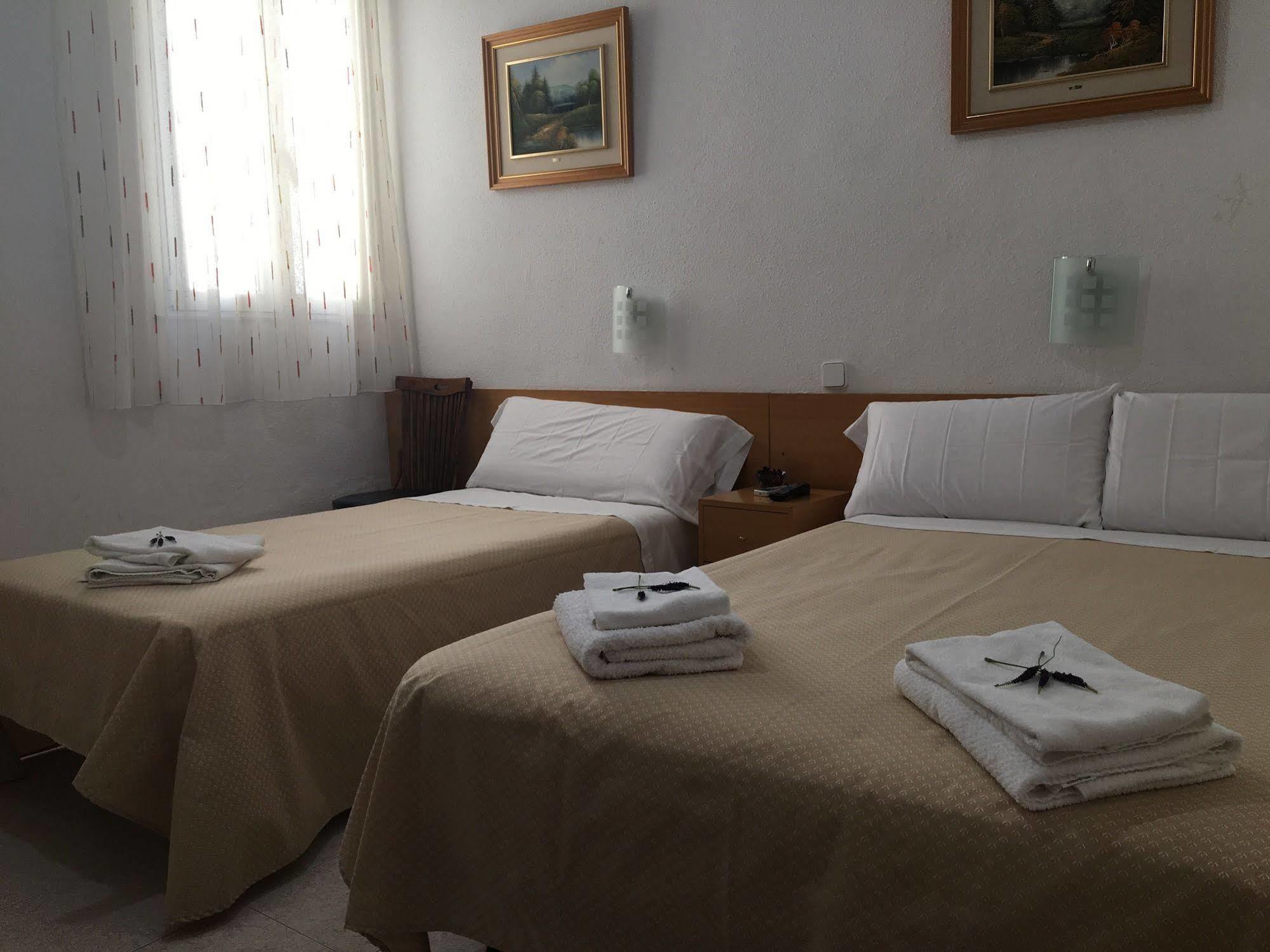 Hostal R. Lido Madrid Dış mekan fotoğraf