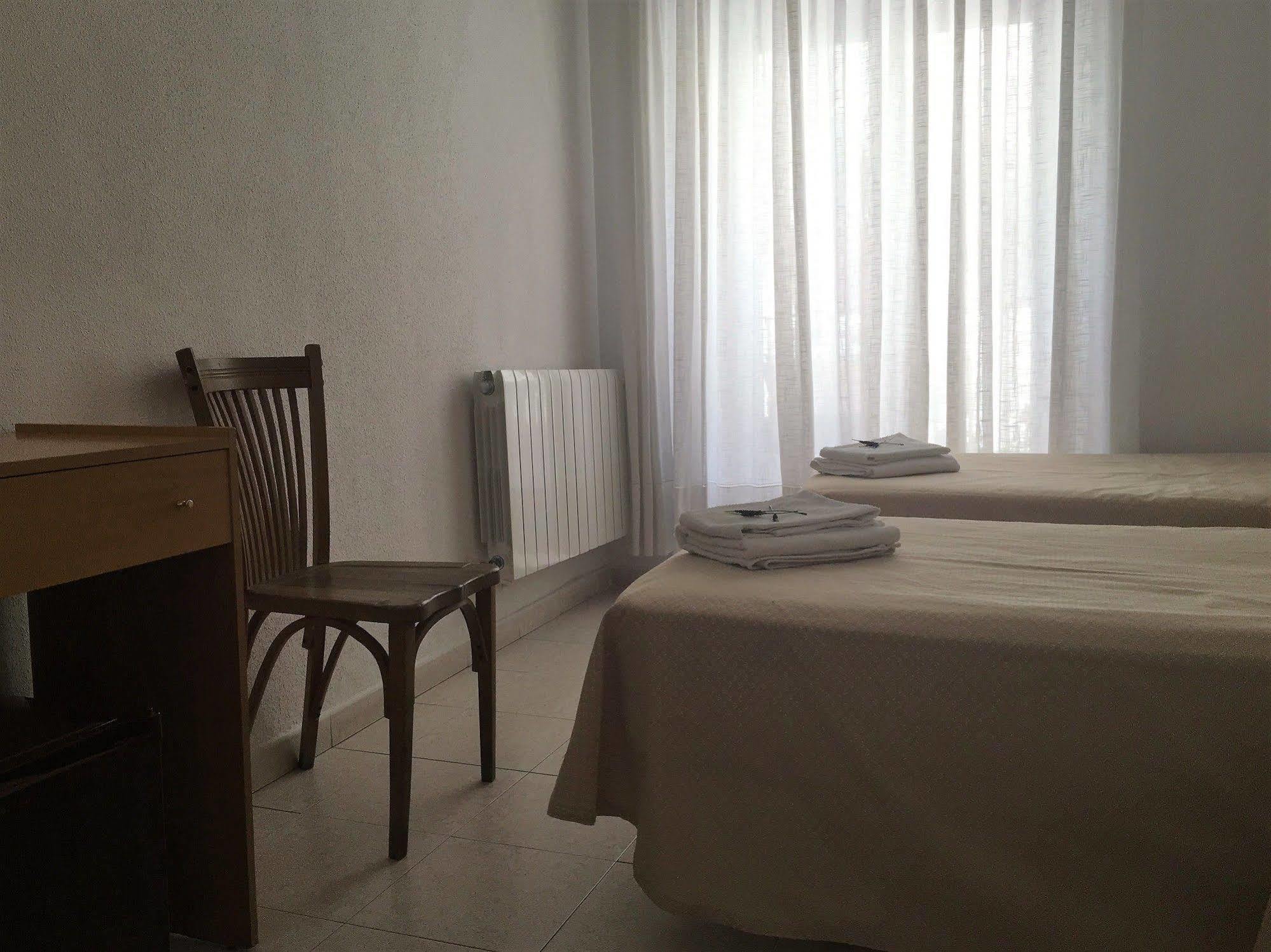 Hostal R. Lido Madrid Dış mekan fotoğraf