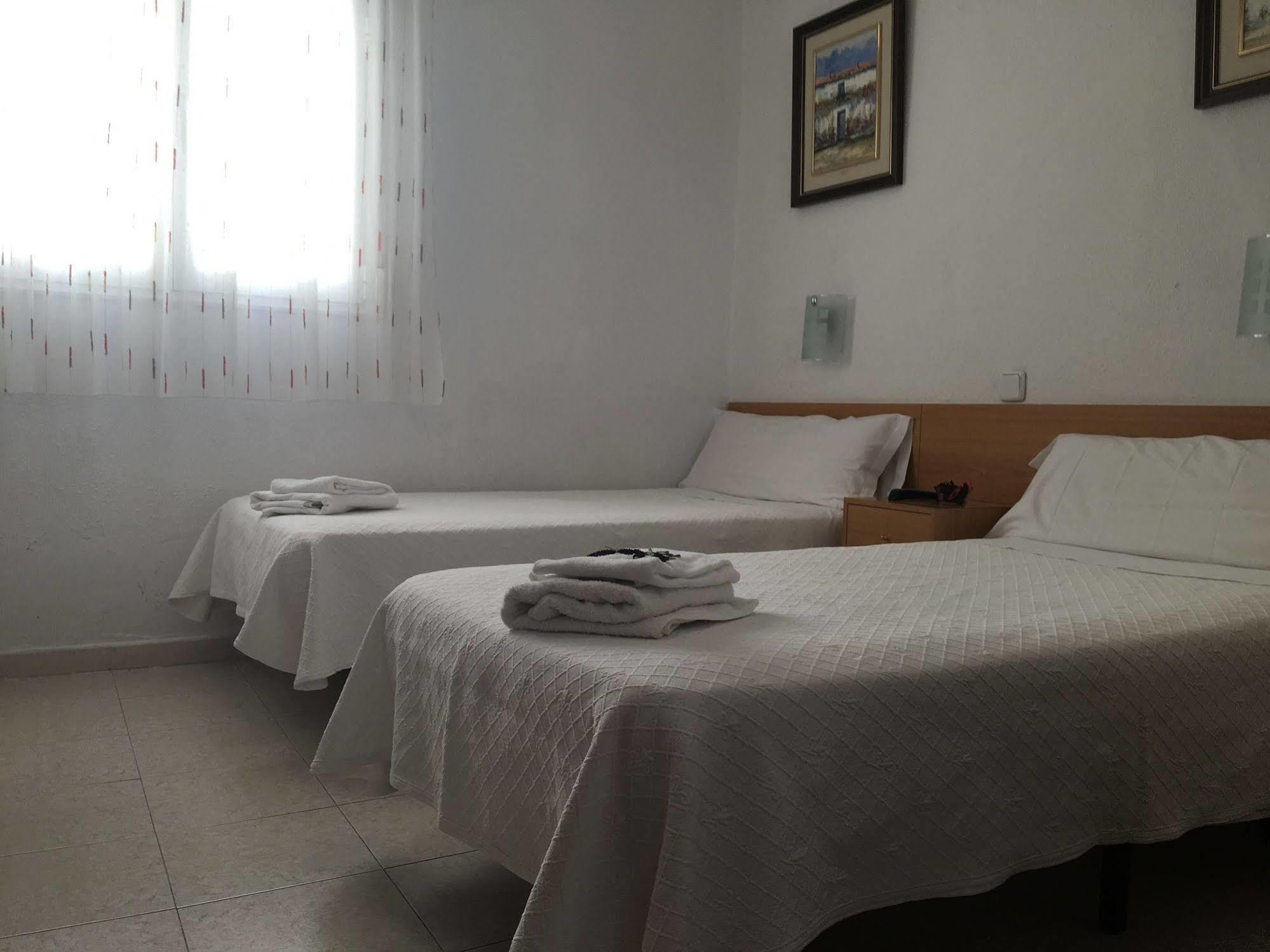 Hostal R. Lido Madrid Dış mekan fotoğraf